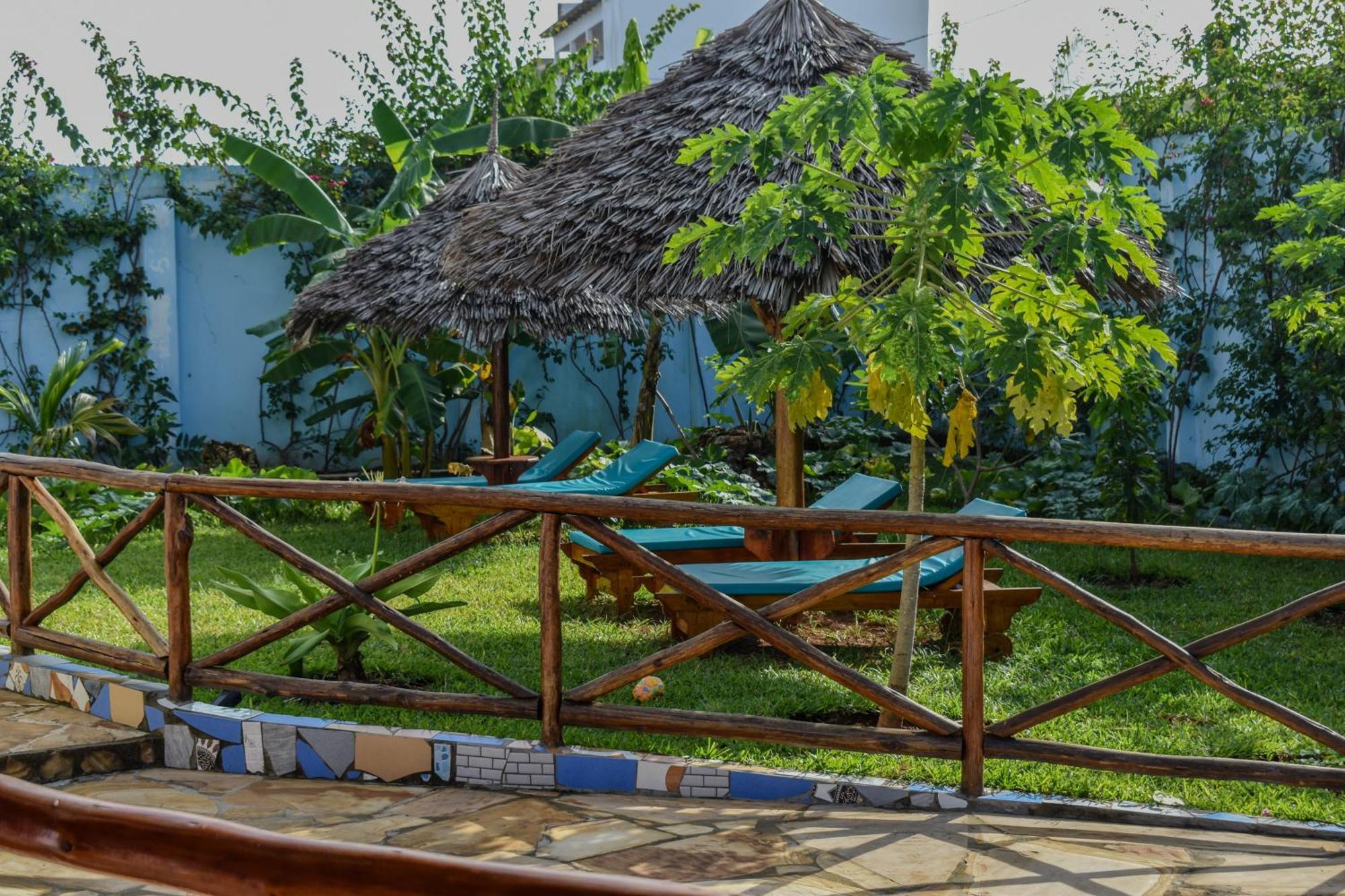 Pineapple House Bed and Breakfast Nungwi Exteriör bild