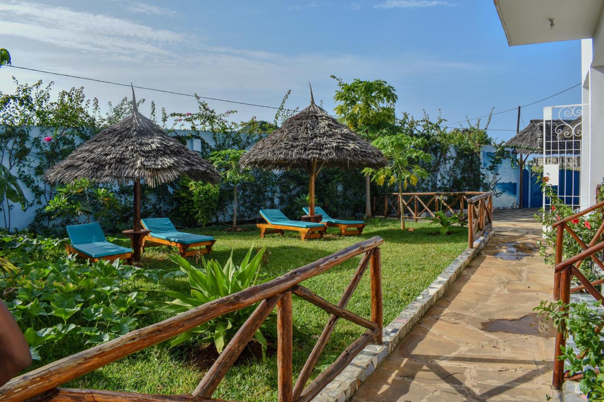 Pineapple House Bed and Breakfast Nungwi Exteriör bild